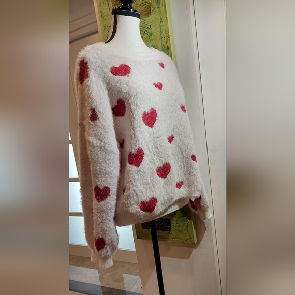 MJCM SARL Sweaters - Cozy Heart Pattern Sweater - White and Red